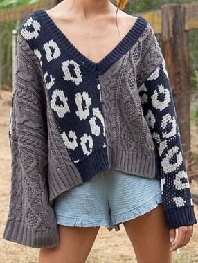 POL Cable Knit Sweater Size Medium